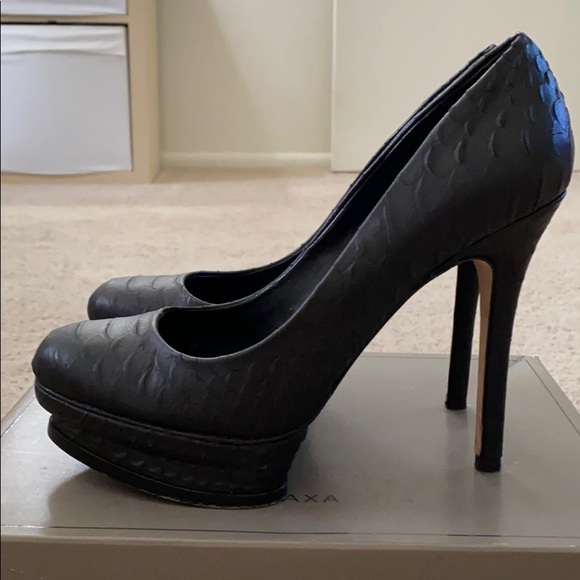 BCBG Glazed python pump - Picture 3 of 6